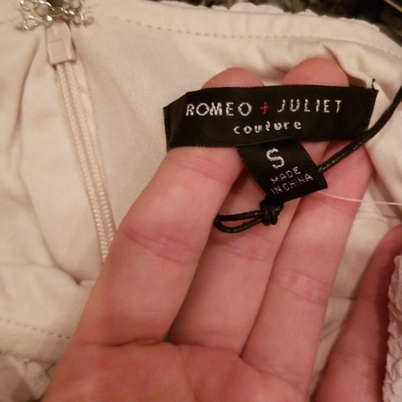 Romeo and Juliet huge bell sleeve top - Picture 3 of 4